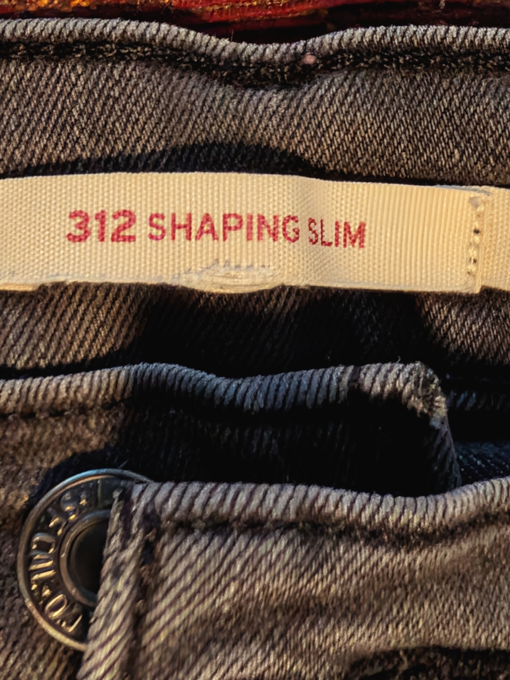 Levi's - Womens 312 Shaping Slim - size 31